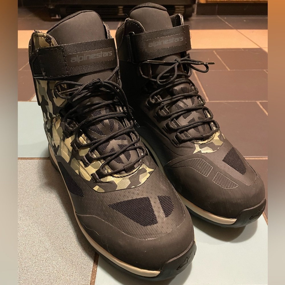 Black and gray Alpine Stars motorcycle boots. Men’s size 9. Brand new.